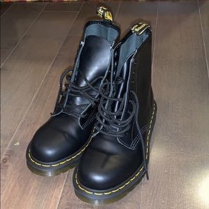 Dr. Martens Vegan Leather boots ❤️